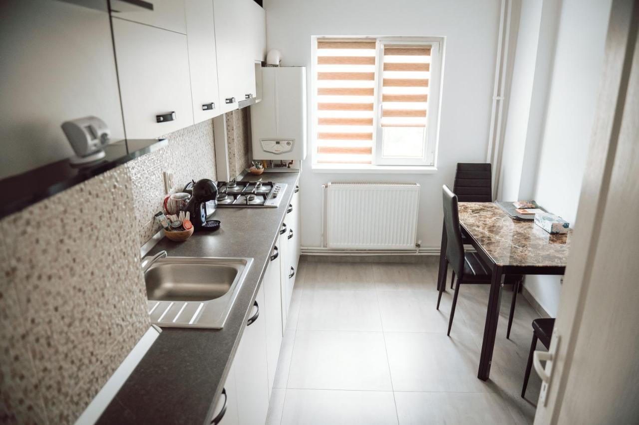 Adrian Home, Central Ploieşti Esterno foto