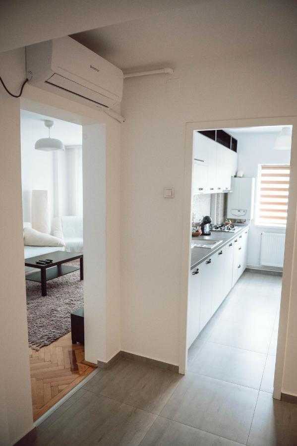 Adrian Home, Central Ploieşti Esterno foto