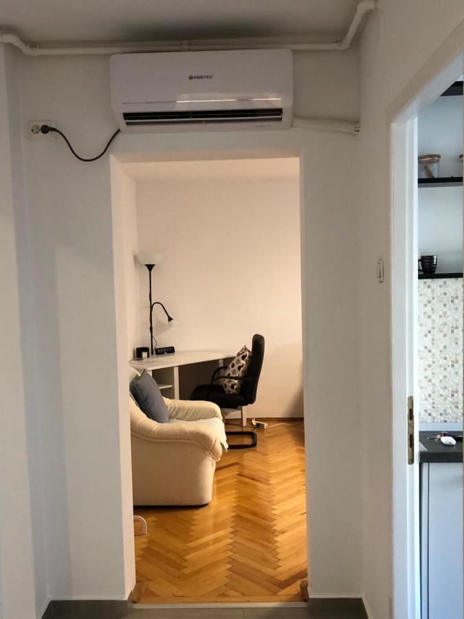 Adrian Home, Central Ploieşti Esterno foto