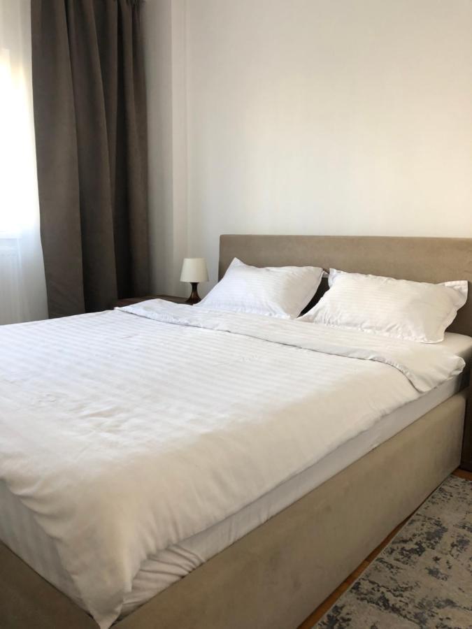 Adrian Home, Central Ploieşti Esterno foto